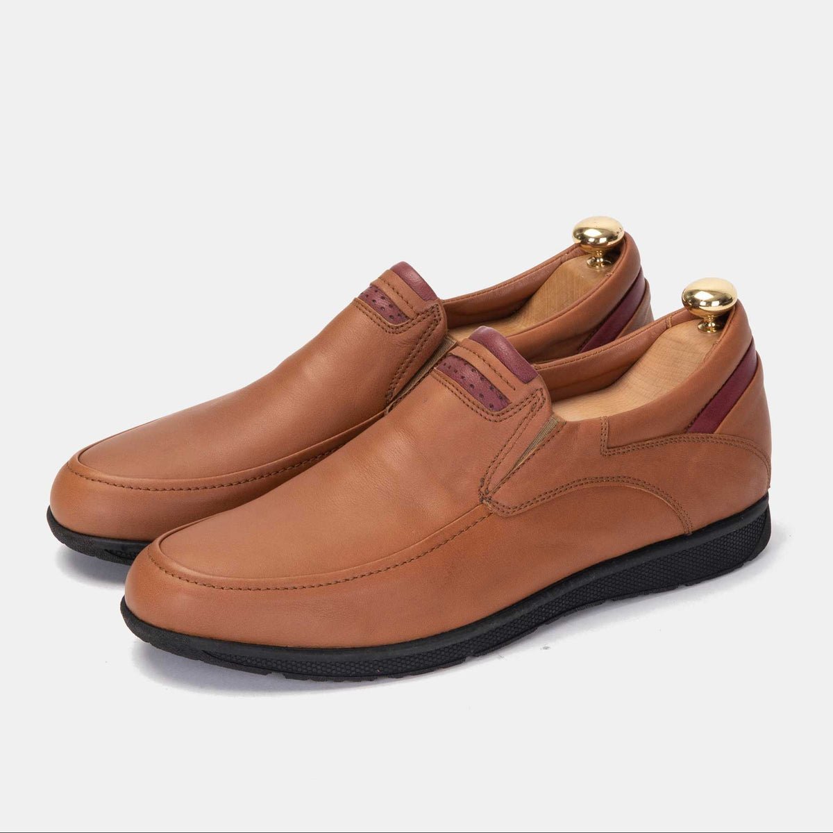 Volzak 726 cashew leather shoe