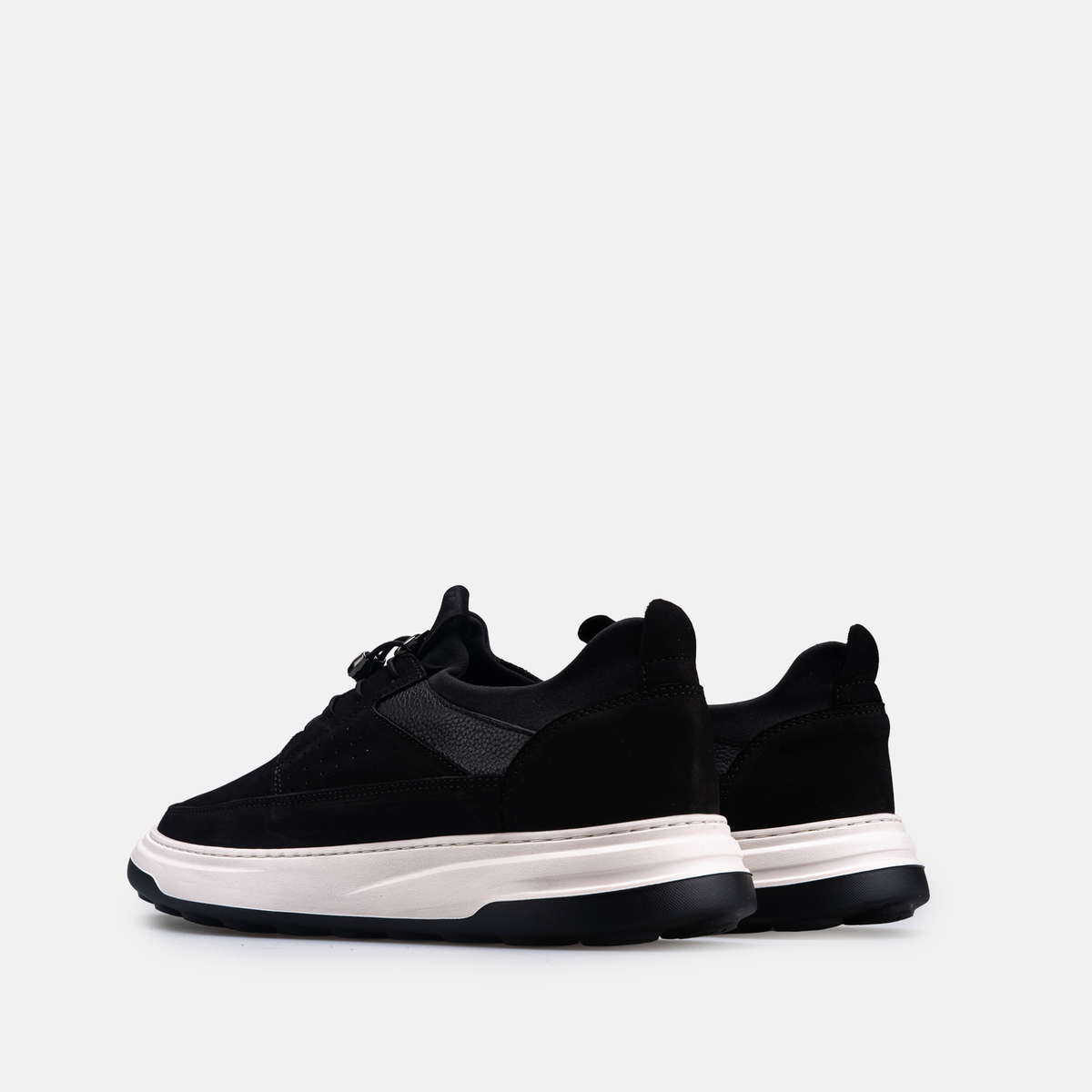Volzak 317 basket en nubuck Noir