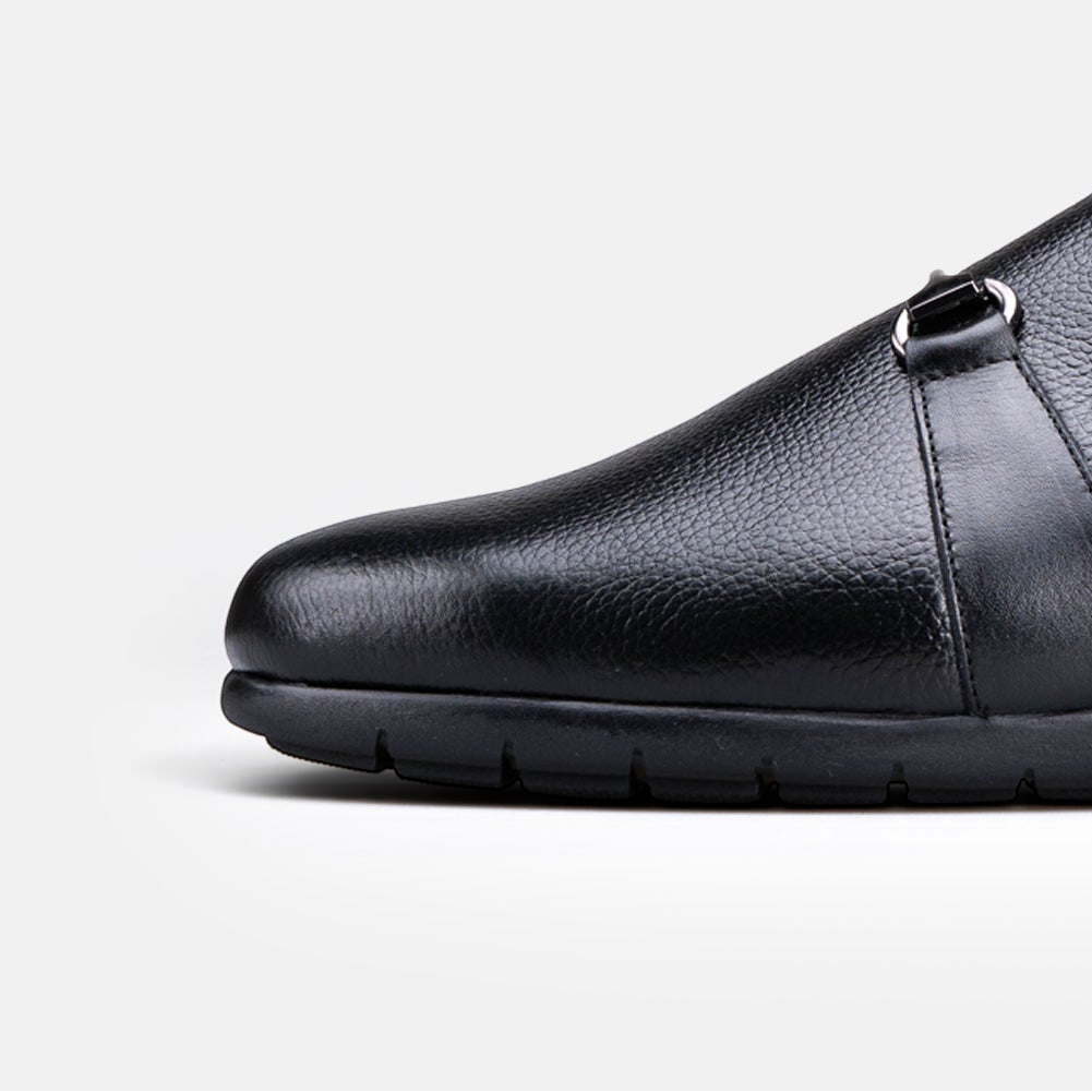 VOLZAK 5600 mule in black grained leather with a durable rubber sole and metallic buckle detail