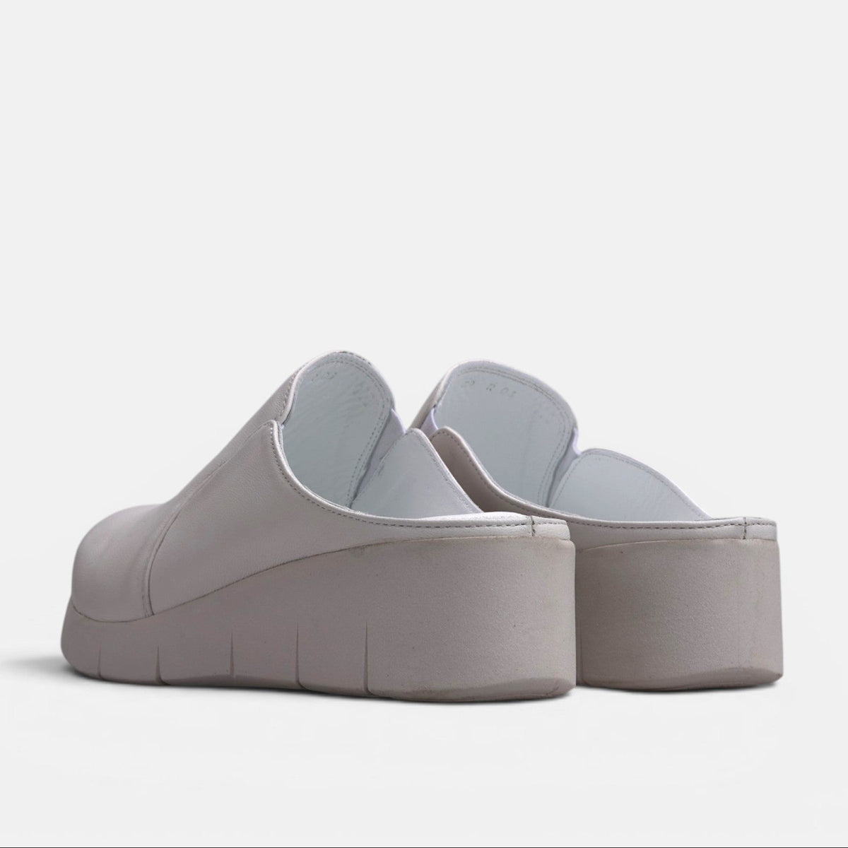 Volzak 06 Sabot en cuir Blanc Cassé