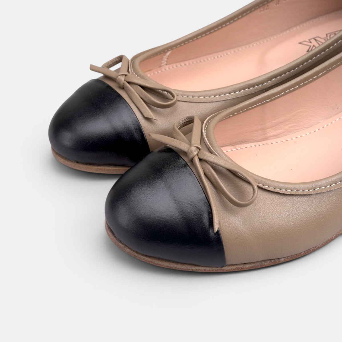 Volzak 078 Ballerine en cuir Beige