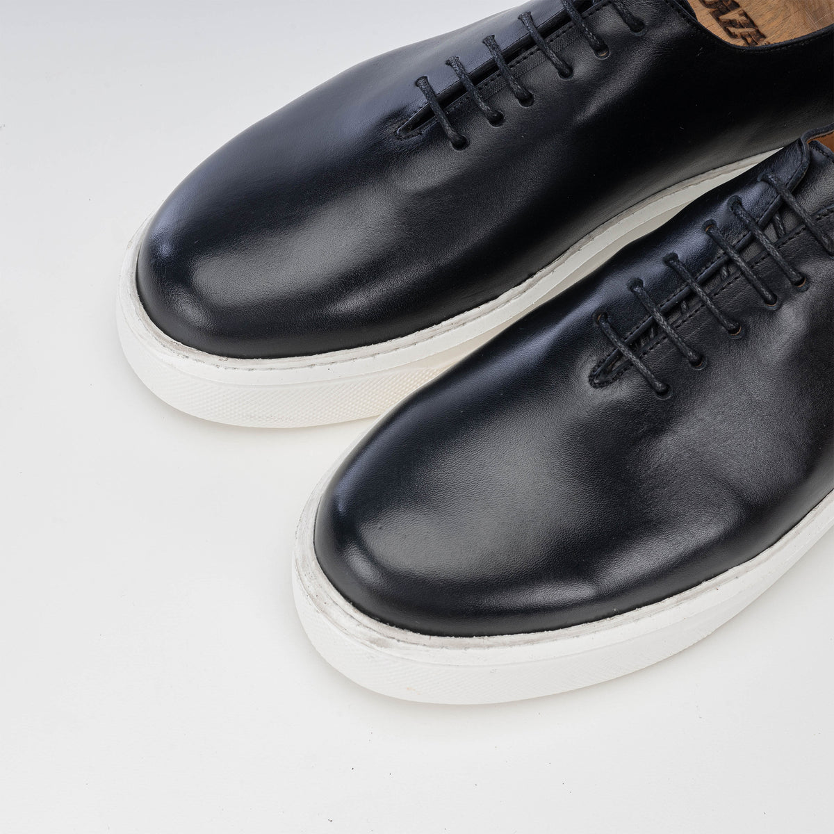 Volzak 5233 Black Leather Sneakers