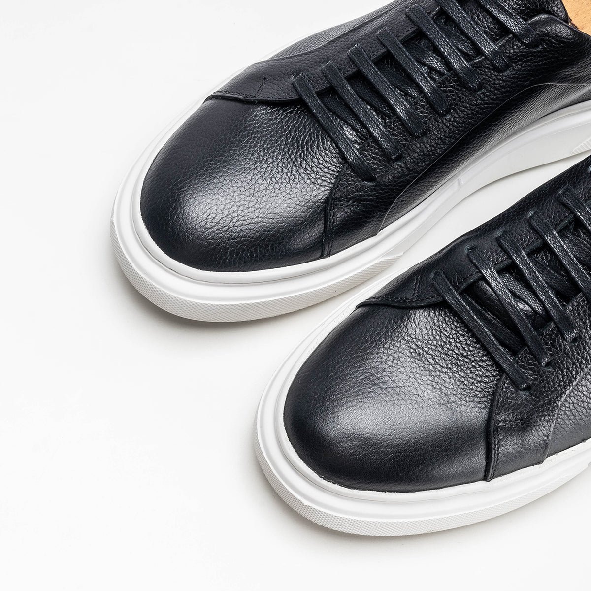 Volzak 400 Black Leather Sneakers