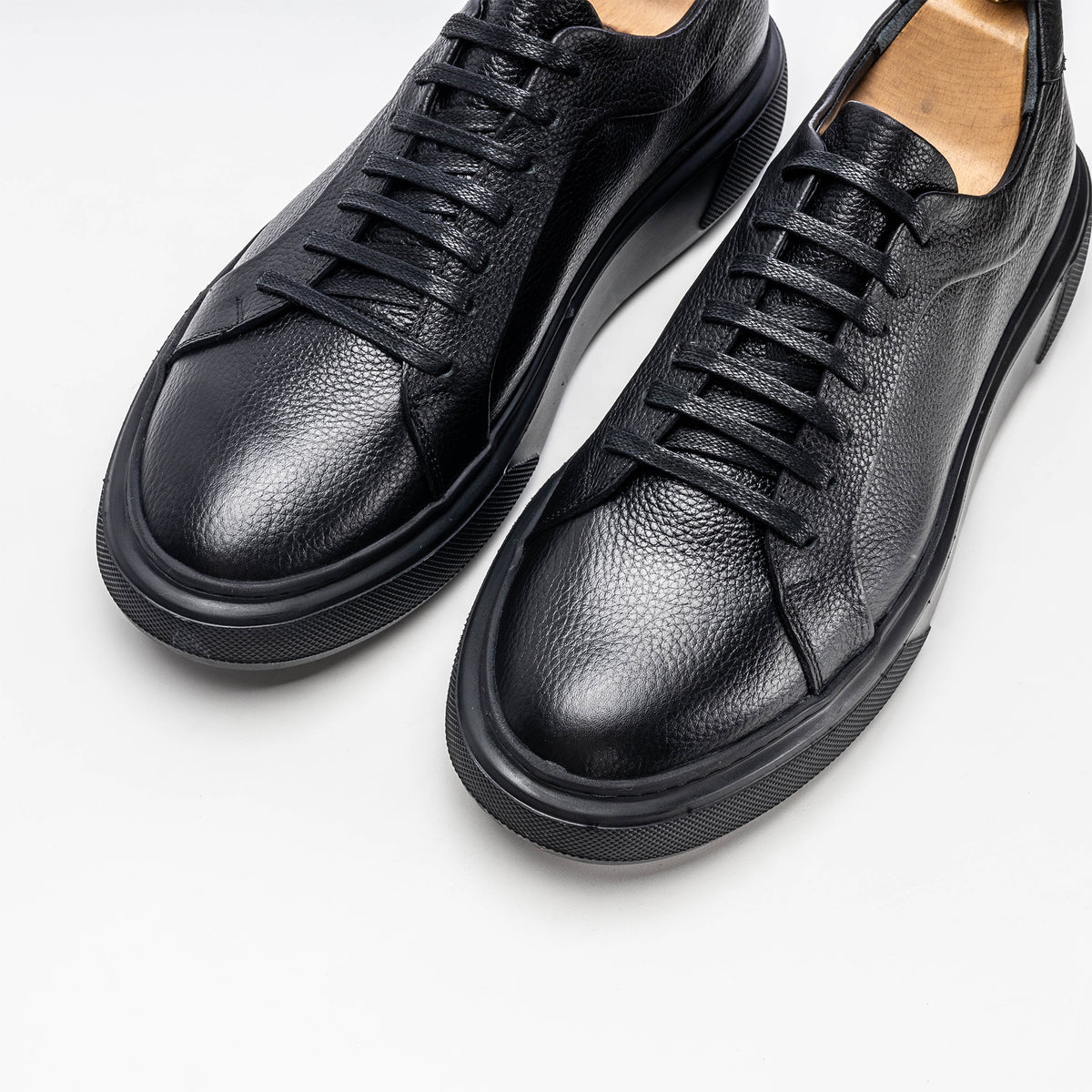 Volzak 400 S Black Leather Sneakers