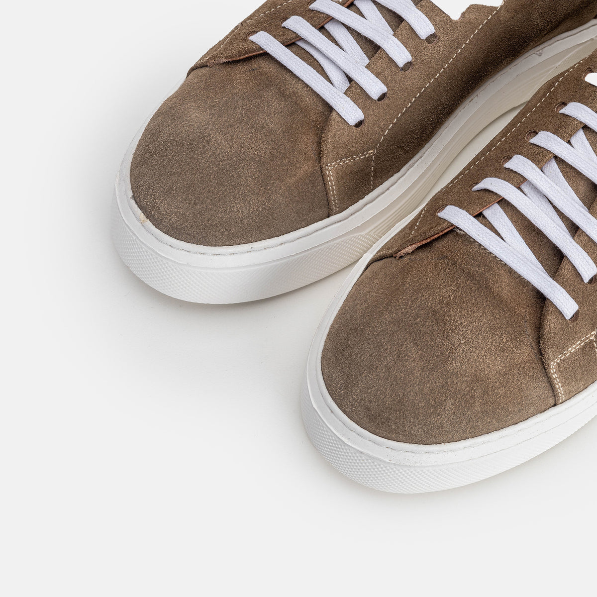 Volzak 5214 Taupe suede sneaker