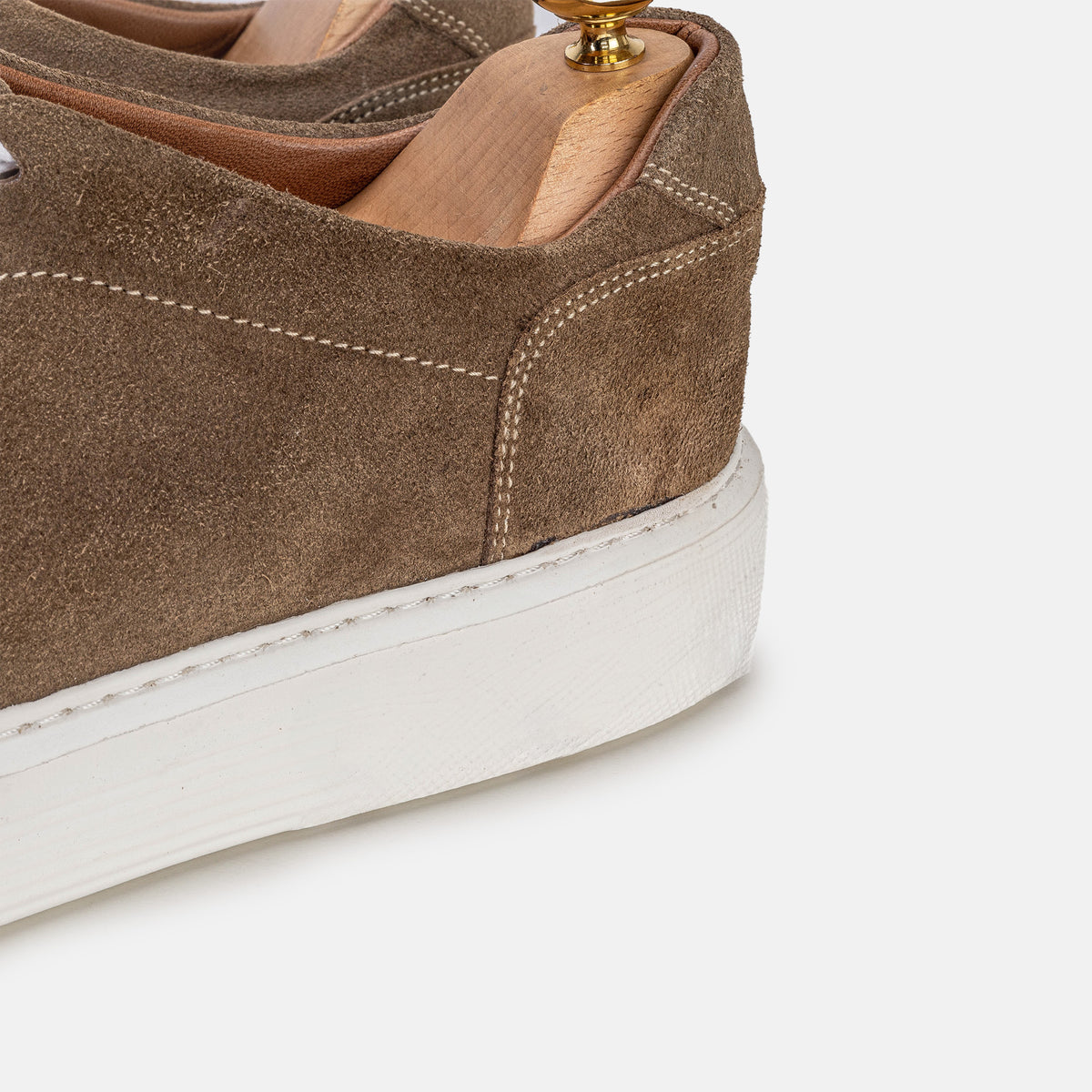 Volzak 5214 Taupe suede sneaker