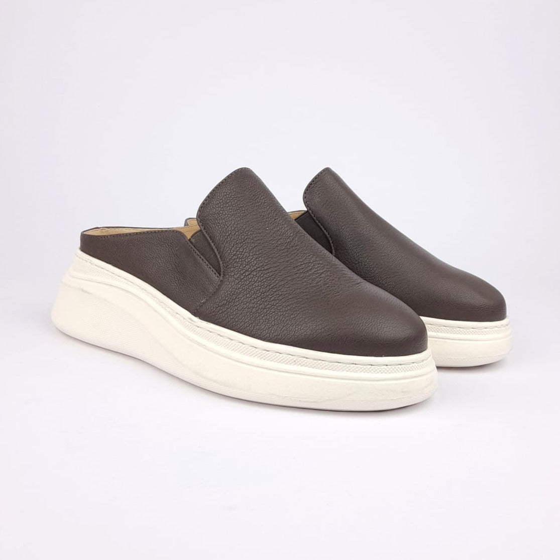 Volzak 02 Mule en cuir Taupe