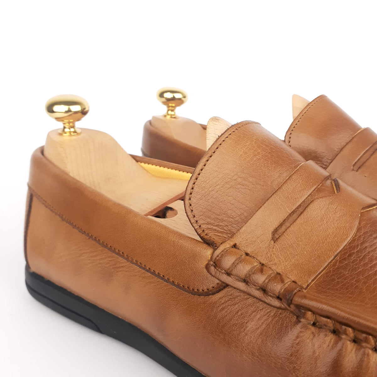 Volzak 100 Cashew Leather Moccasin